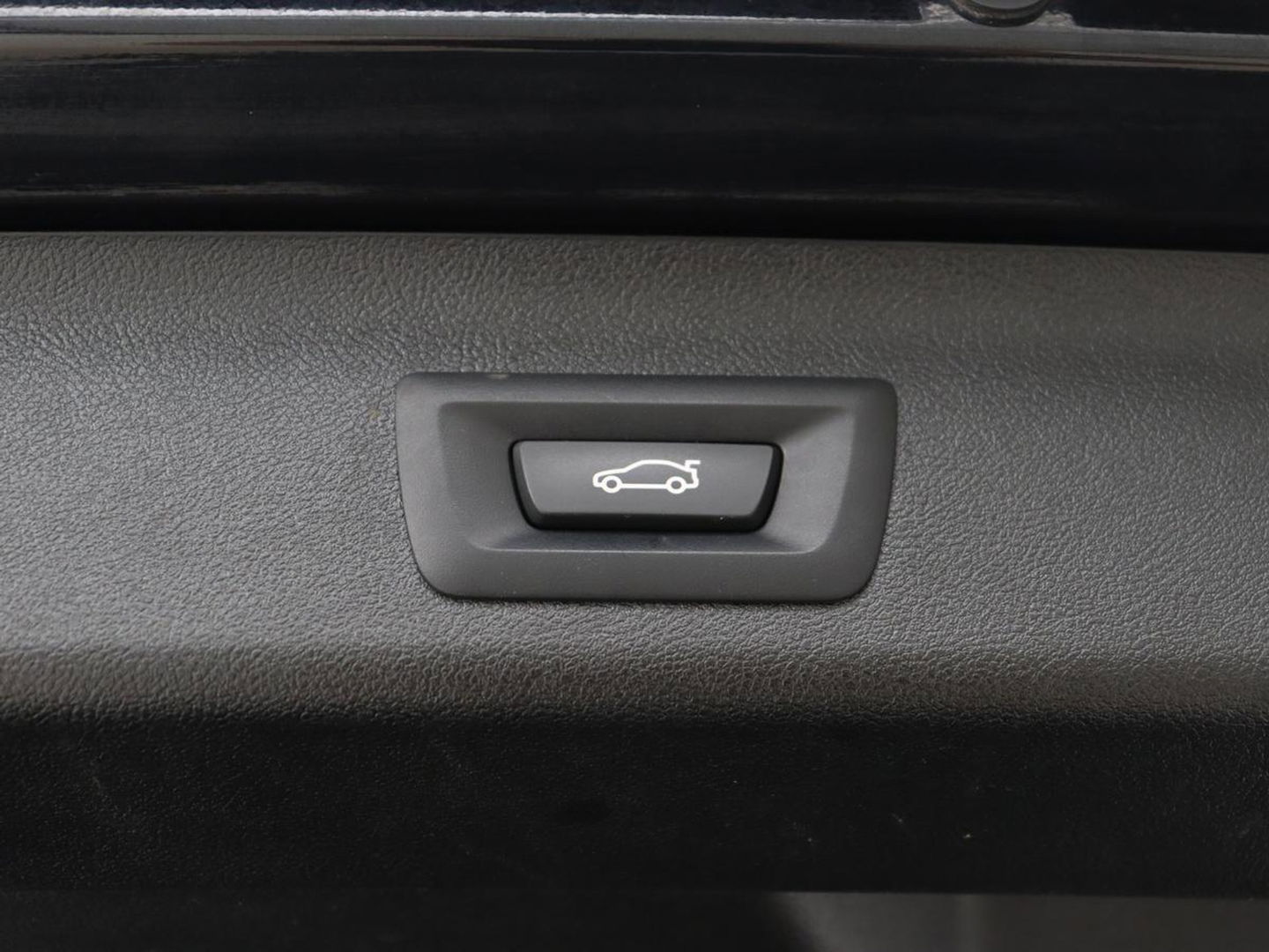 BMW 5 Serie 530e M Sport | Panoramadak | Leder | Stoelverwarming | Camera | Carplay | Live Cockpit | Park Assist | Navigatie | Full LED | Sfeerverlichting | PHEV | Plug In