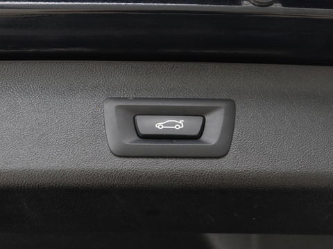 BMW 5 Serie 530e M Sport | Panoramadak | Leder | Stoelverwarming | Camera | Carplay | Live Cockpit | Park Assist | Navigatie | Full LED | Sfeerverlichting | PHEV | Plug In