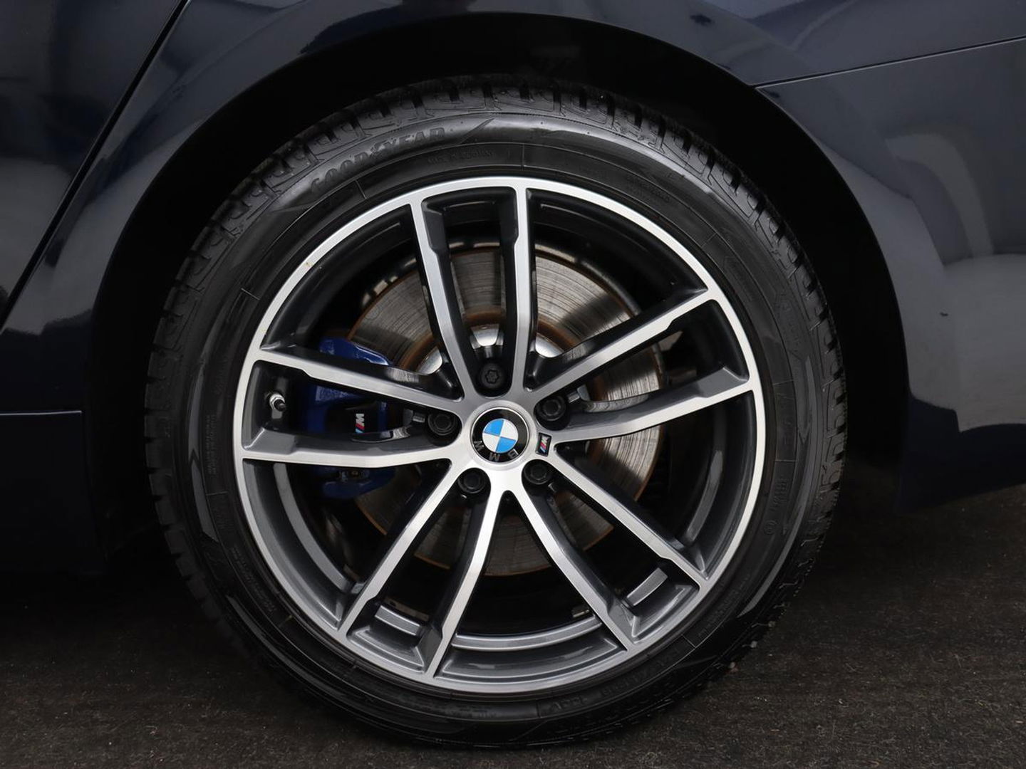 BMW 5 Serie 530e M Sport | Panoramadak | Leder | Stoelverwarming | Camera | Carplay | Live Cockpit | Park Assist | Navigatie | Full LED | Sfeerverlichting | PHEV | Plug In