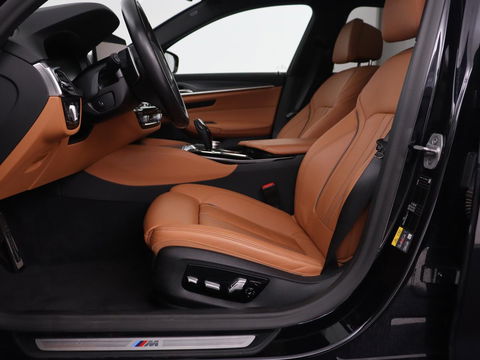 BMW 5 Serie 530e M Sport | Panoramadak | Leder | Stoelverwarming | Camera | Carplay | Live Cockpit | Park Assist | Navigatie | Full LED | Sfeerverlichting | PHEV | Plug In