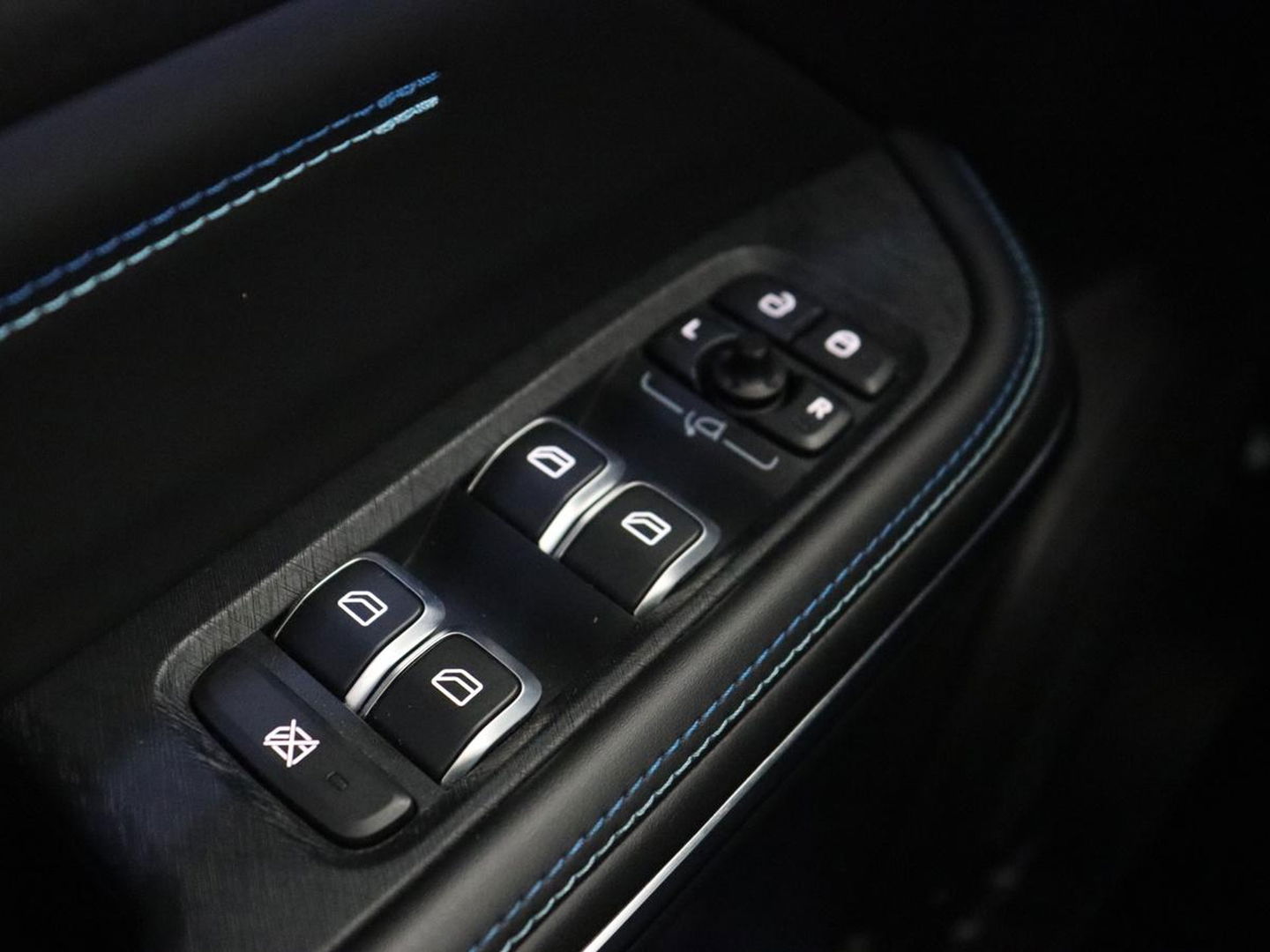 Lynk & Co 01 1.5 Plug In | Panoramadak | Infinity by Harman | 360 Camera | Adaptive cruise | Stoelverwarming | Carplay | Memory | Full LED