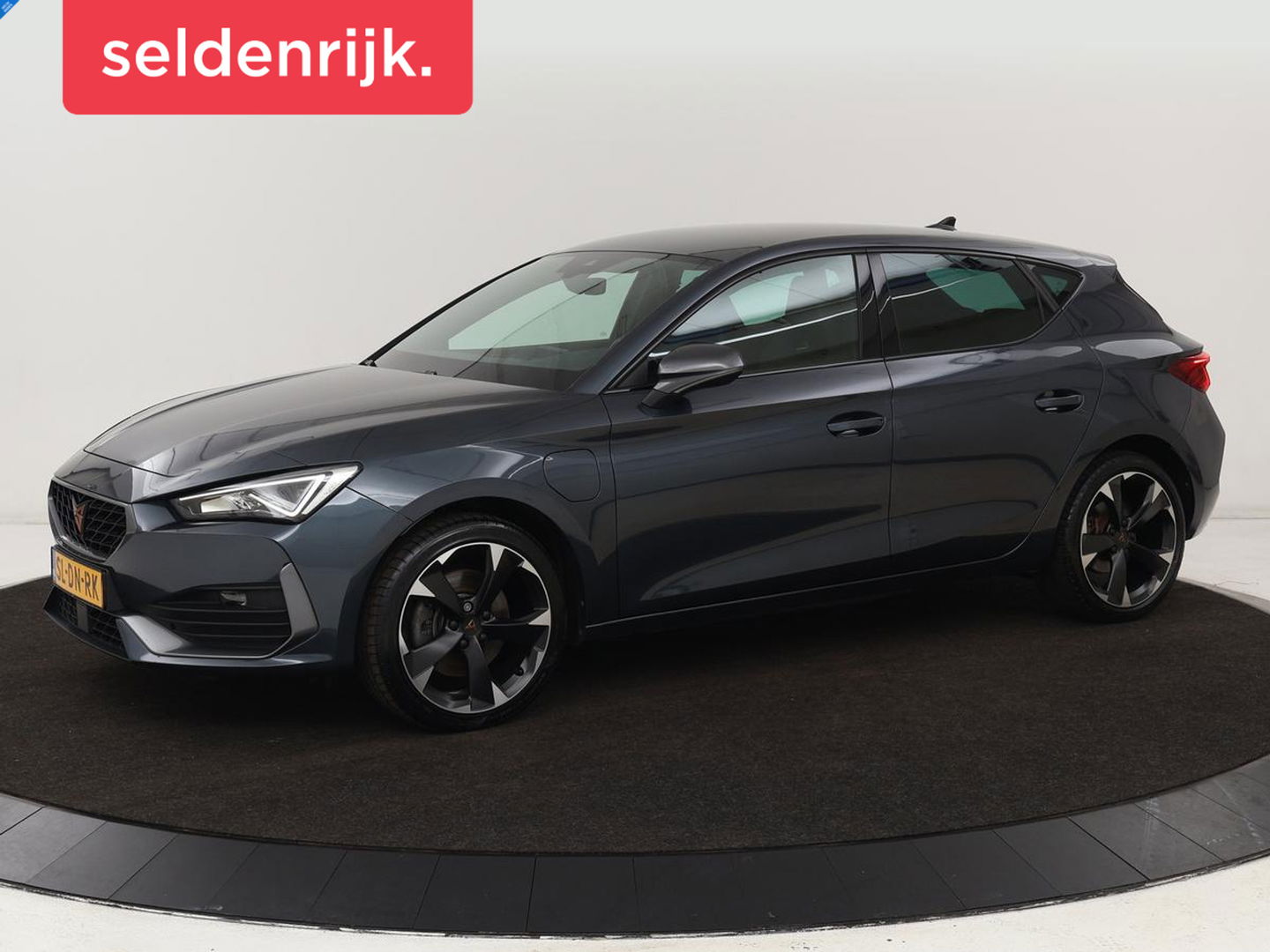 CUPRA Leon 1.4 e-Hybrid | Stoel & stuurverwarming | Adaptive cruise | Navigatie | Sfeerverlichting | Keyless | Parkeerhulp | Sportstoelen | Full LED | PHEV | Plug In