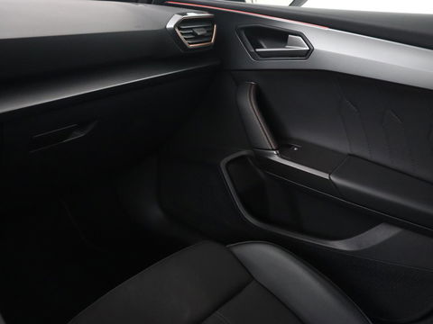 CUPRA Leon 1.4 e-Hybrid | Stoel & stuurverwarming | Adaptive cruise | Navigatie | Sfeerverlichting | Keyless | Parkeerhulp | Sportstoelen | Full LED | PHEV | Plug In