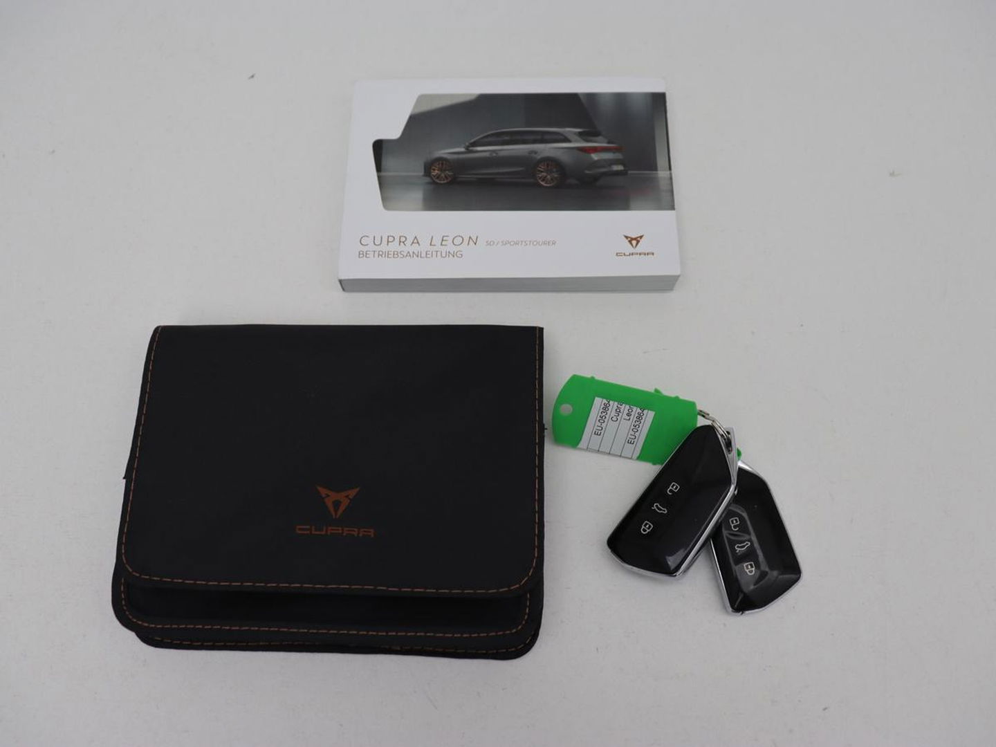 CUPRA Leon 1.4 e-Hybrid | Stoel & stuurverwarming | Adaptive cruise | Navigatie | Sfeerverlichting | Keyless | Parkeerhulp | Sportstoelen | Full LED | PHEV | Plug In