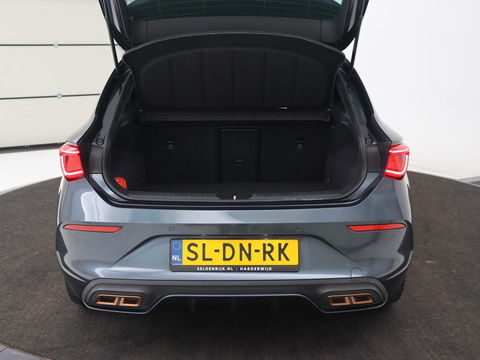 CUPRA Leon 1.4 e-Hybrid | Stoel & stuurverwarming | Adaptive cruise | Navigatie | Sfeerverlichting | Keyless | Parkeerhulp | Sportstoelen | Full LED | PHEV | Plug In