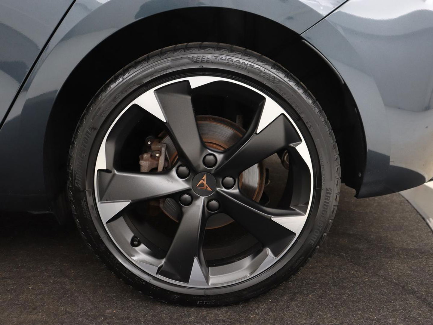 CUPRA Leon 1.4 e-Hybrid | Stoel & stuurverwarming | Adaptive cruise | Navigatie | Sfeerverlichting | Keyless | Parkeerhulp | Sportstoelen | Full LED | PHEV | Plug In