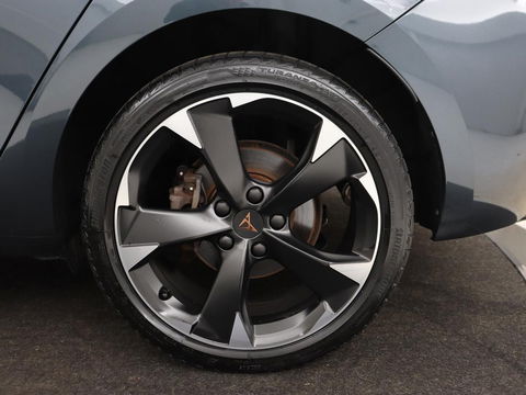 CUPRA Leon 1.4 e-Hybrid | Stoel & stuurverwarming | Adaptive cruise | Navigatie | Sfeerverlichting | Keyless | Parkeerhulp | Sportstoelen | Full LED | PHEV | Plug In