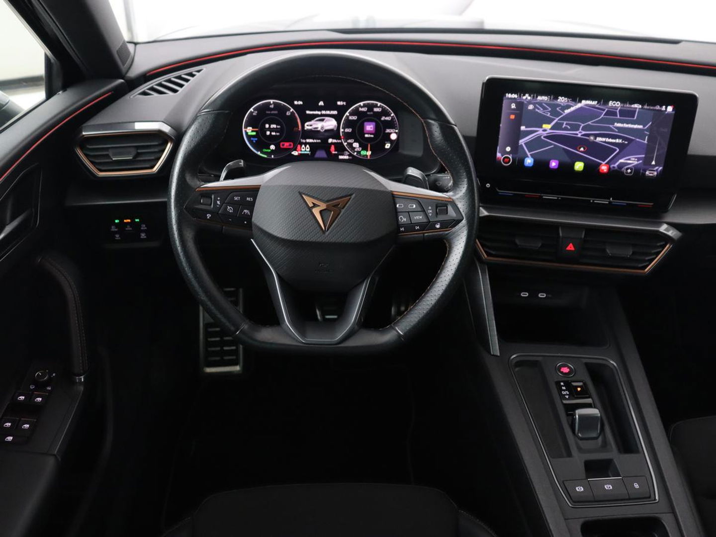 CUPRA Leon 1.4 e-Hybrid | Stoel & stuurverwarming | Adaptive cruise | Navigatie | Sfeerverlichting | Keyless | Parkeerhulp | Sportstoelen | Full LED | PHEV | Plug In