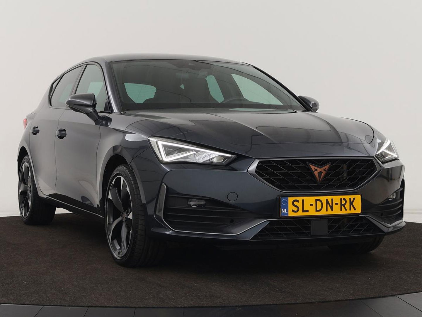 CUPRA Leon 1.4 e-Hybrid | Stoel & stuurverwarming | Adaptive cruise | Navigatie | Sfeerverlichting | Keyless | Parkeerhulp | Sportstoelen | Full LED | PHEV | Plug In