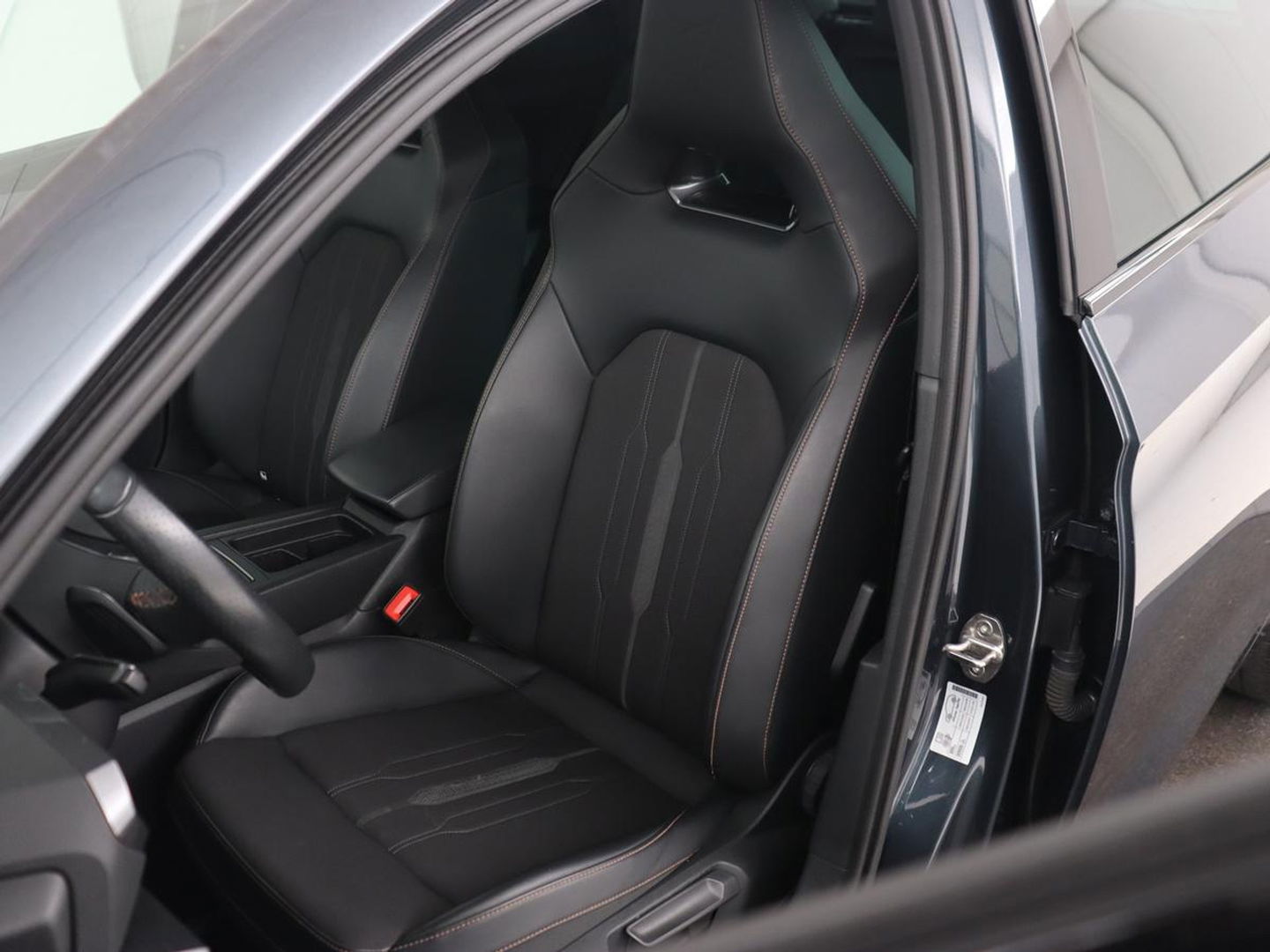 CUPRA Leon 1.4 e-Hybrid | Stoel & stuurverwarming | Adaptive cruise | Navigatie | Sfeerverlichting | Keyless | Parkeerhulp | Sportstoelen | Full LED | PHEV | Plug In