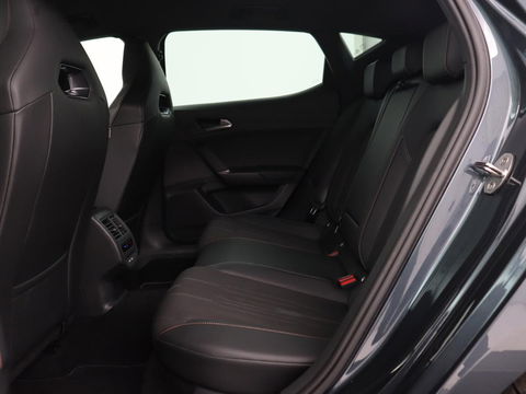 CUPRA Leon 1.4 e-Hybrid | Stoel & stuurverwarming | Adaptive cruise | Navigatie | Sfeerverlichting | Keyless | Parkeerhulp | Sportstoelen | Full LED | PHEV | Plug In