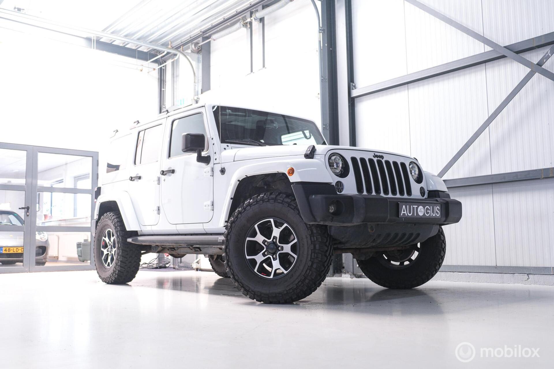Jeep Wrangler Unlimited 3.6 | 5 persoons | Treeplanken | LED | Zeer mooi | Trekhaak |