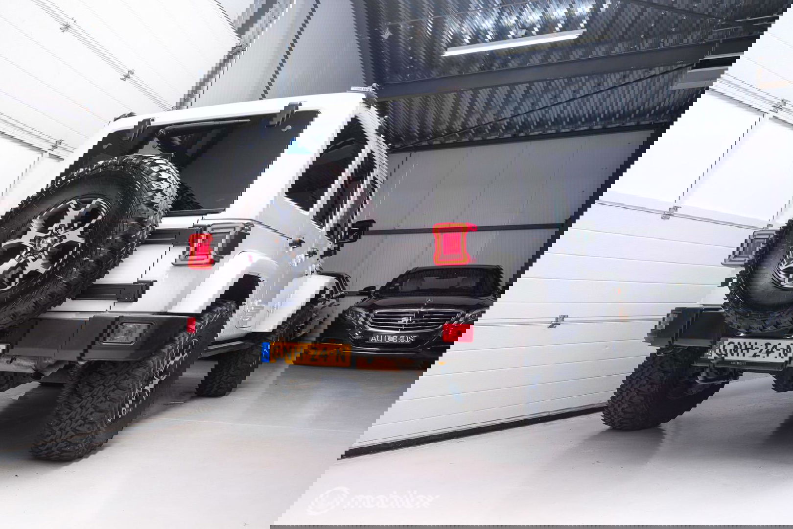 Jeep Wrangler Unlimited 3.6 | 5 persoons | Treeplanken | LED | Zeer mooi | Trekhaak |