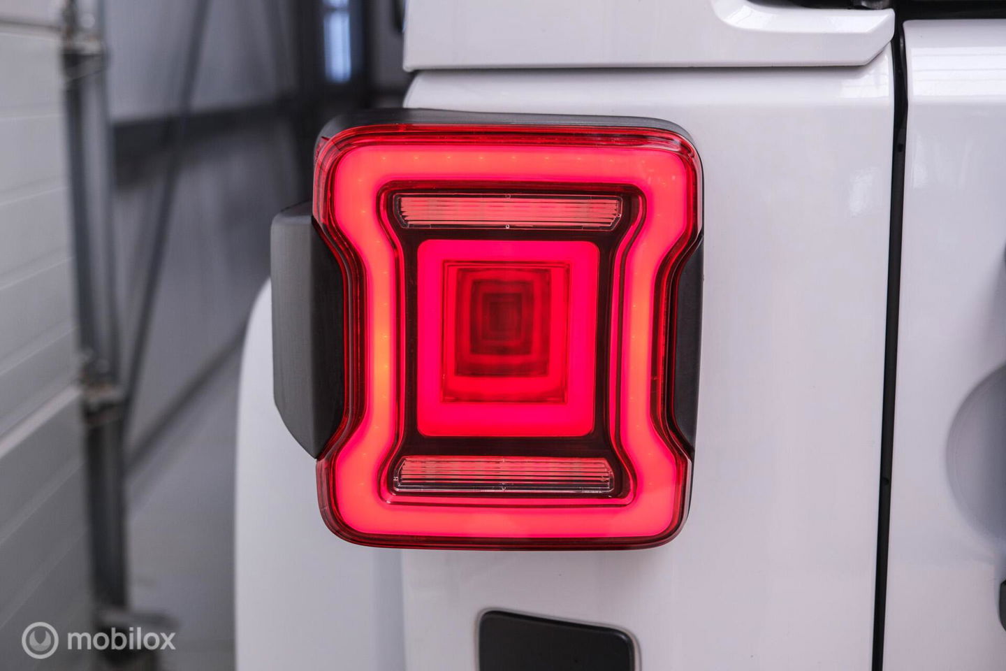 Jeep Wrangler Unlimited 3.6 | 5 persoons | Treeplanken | LED | Zeer mooi | Trekhaak |