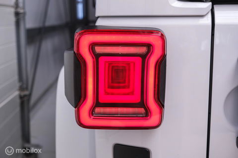 Jeep Wrangler Unlimited 3.6 | 5 persoons | Treeplanken | LED | Zeer mooi | Trekhaak |