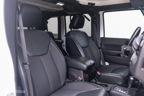 Jeep Wrangler Unlimited 3.6 | 5 persoons | Treeplanken | LED | Zeer mooi | Trekhaak |