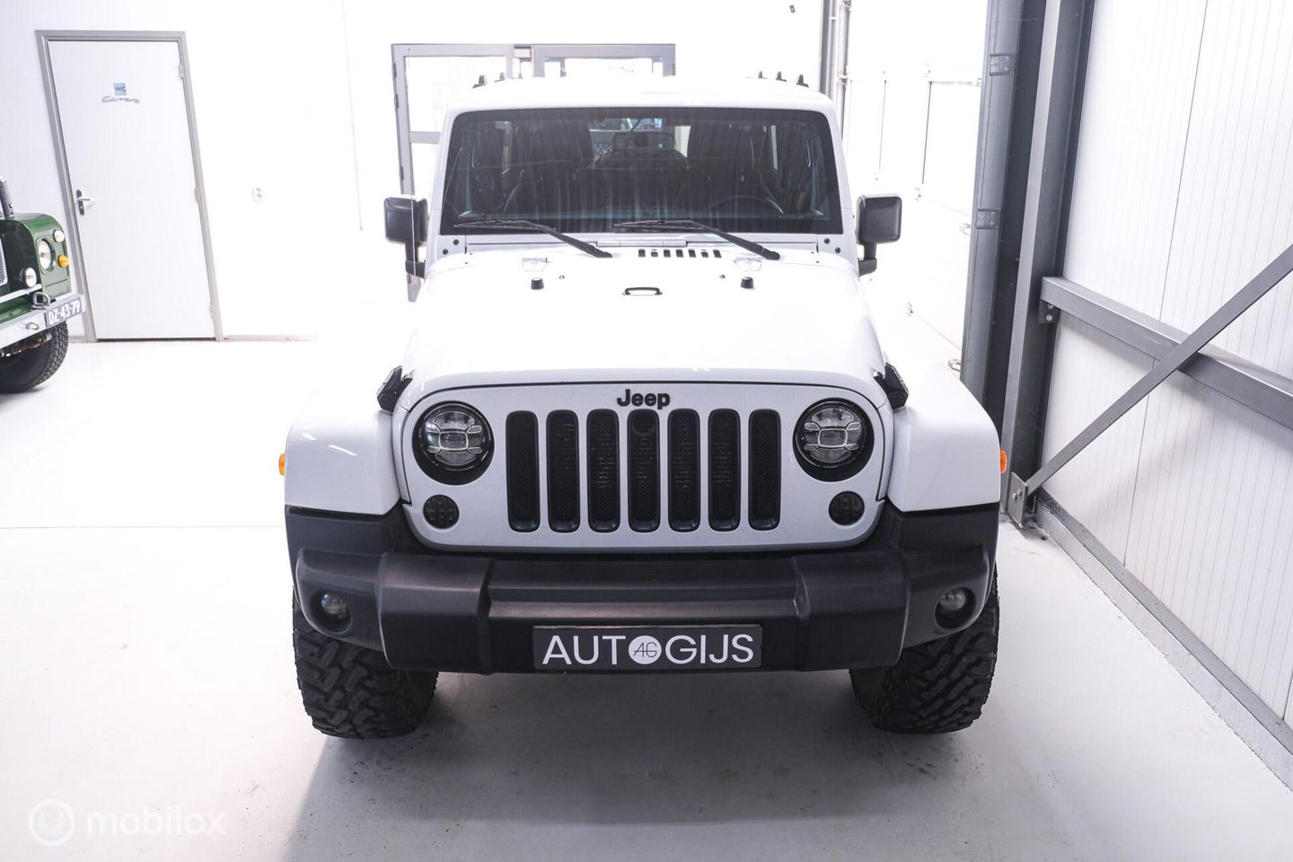 Jeep Wrangler Unlimited 3.6 | 5 persoons | Treeplanken | LED | Zeer mooi | Trekhaak |