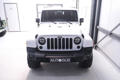 Jeep Wrangler Unlimited 3.6 | 5 persoons | Treeplanken | LED | Zeer mooi | Trekhaak |