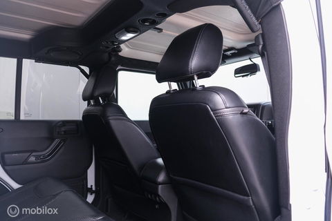 Jeep Wrangler Unlimited 3.6 | 5 persoons | Treeplanken | LED | Zeer mooi | Trekhaak |