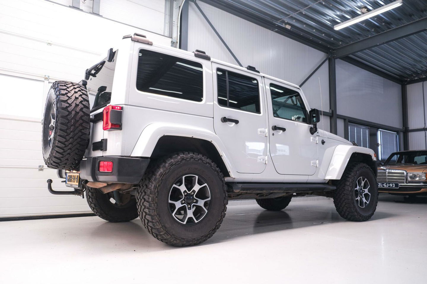 Jeep Wrangler Unlimited 3.6 | 5 persoons | Treeplanken | LED | Zeer mooi | Trekhaak |