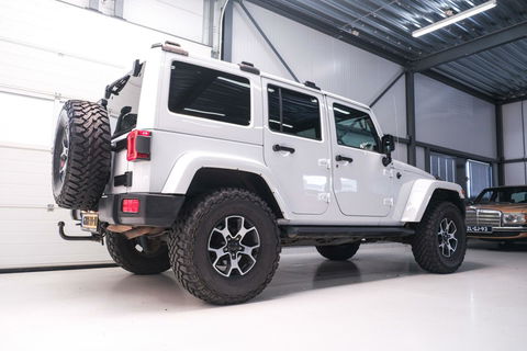 Jeep Wrangler Unlimited 3.6 | 5 persoons | Treeplanken | LED | Zeer mooi | Trekhaak |