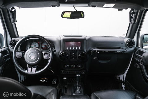 Jeep Wrangler Unlimited 3.6 | 5 persoons | Treeplanken | LED | Zeer mooi | Trekhaak |