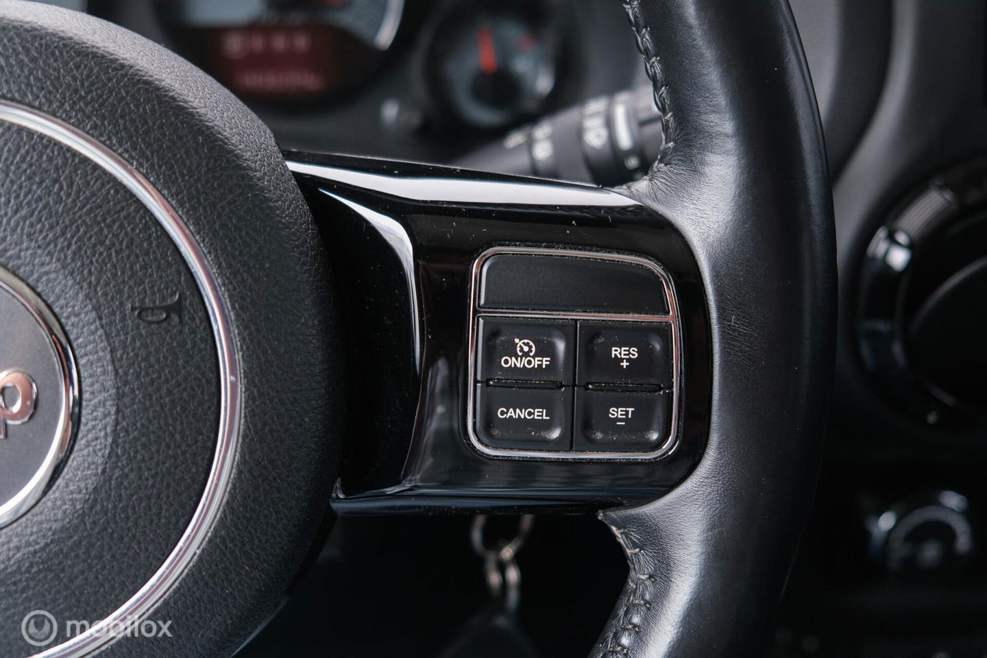 Jeep Wrangler Unlimited 3.6 | 5 persoons | Treeplanken | LED | Zeer mooi | Trekhaak |