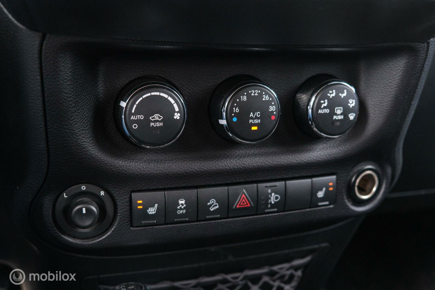 Jeep Wrangler Unlimited 3.6 | 5 persoons | Treeplanken | LED | Zeer mooi | Trekhaak |