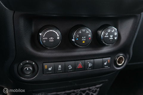 Jeep Wrangler Unlimited 3.6 | 5 persoons | Treeplanken | LED | Zeer mooi | Trekhaak |