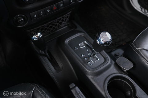 Jeep Wrangler Unlimited 3.6 | 5 persoons | Treeplanken | LED | Zeer mooi | Trekhaak |