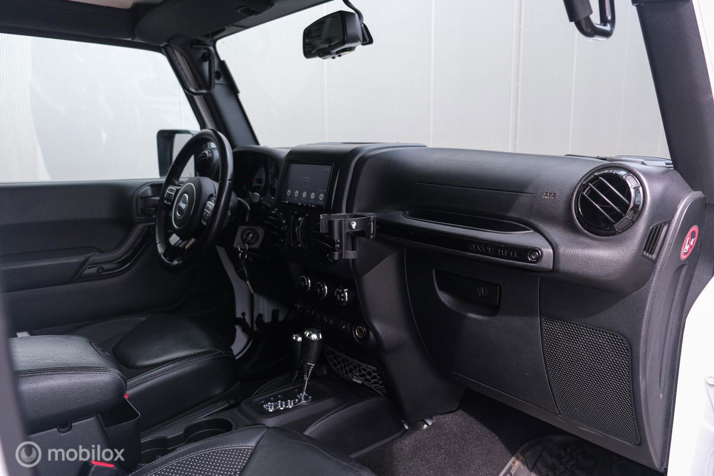 Jeep Wrangler Unlimited 3.6 | 5 persoons | Treeplanken | LED | Zeer mooi | Trekhaak |