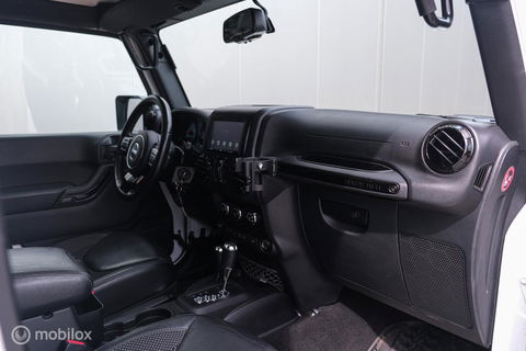 Jeep Wrangler Unlimited 3.6 | 5 persoons | Treeplanken | LED | Zeer mooi | Trekhaak |