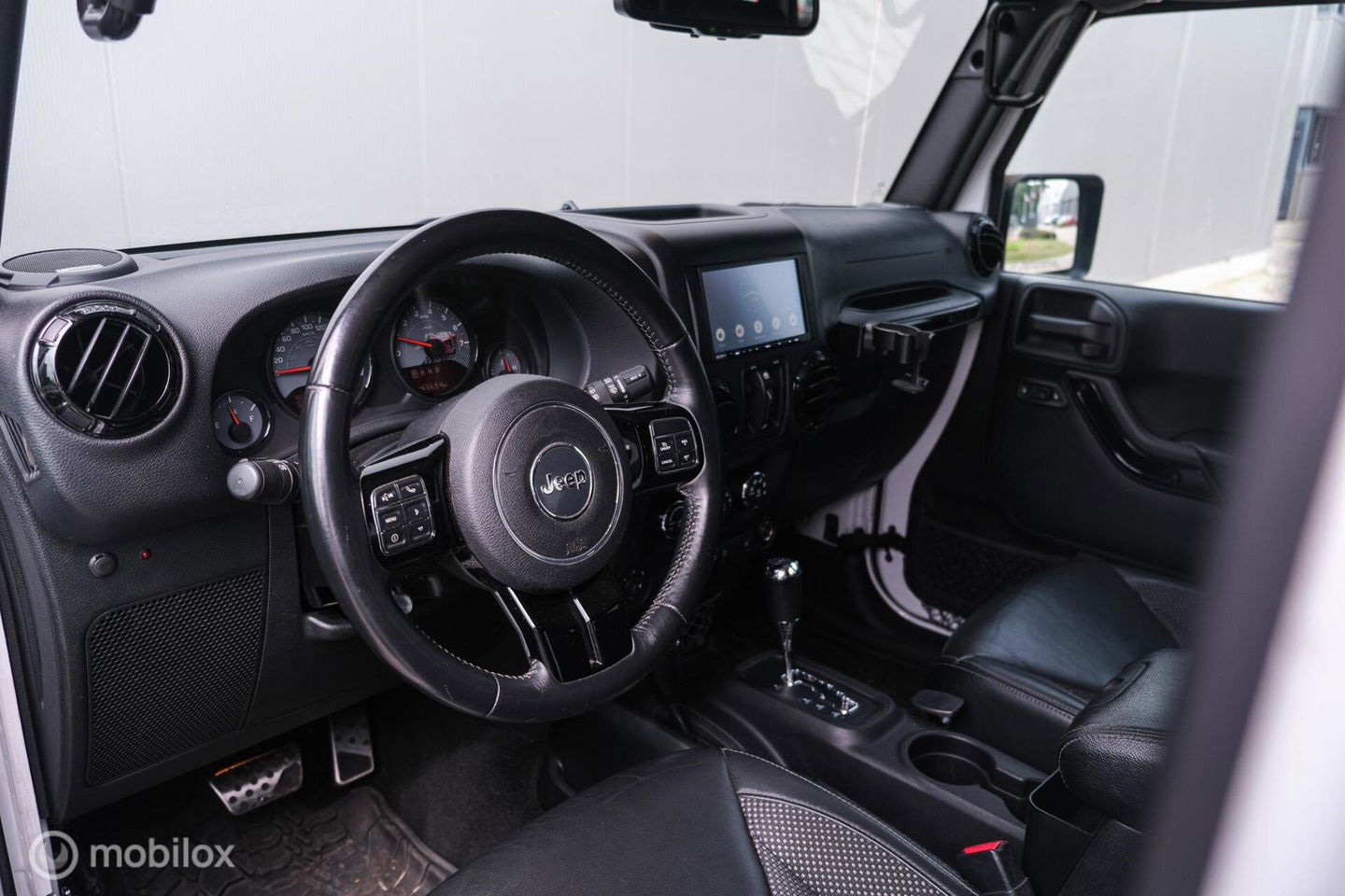 Jeep Wrangler Unlimited 3.6 | 5 persoons | Treeplanken | LED | Zeer mooi | Trekhaak |