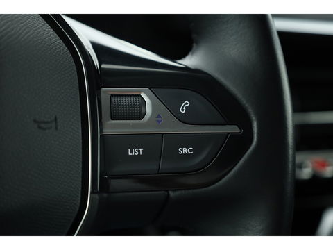 Peugeot e-2008 EV Allure 50 kWh | Navi | Adapt. Cruise | Stoelverw. | Camera | Keyless