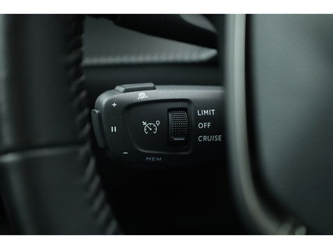 Peugeot e-2008 EV Allure 50 kWh | Navi | Adapt. Cruise | Stoelverw. | Camera | Keyless
