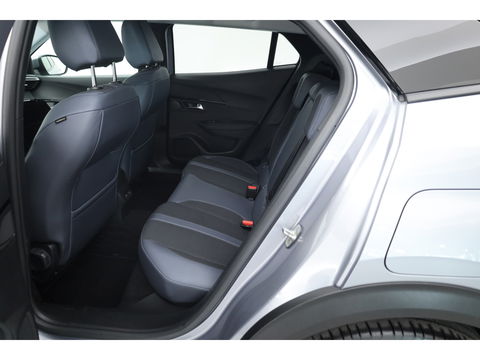 Peugeot e-2008 EV Allure 50 kWh | Navi | Adapt. Cruise | Stoelverw. | Camera | Keyless