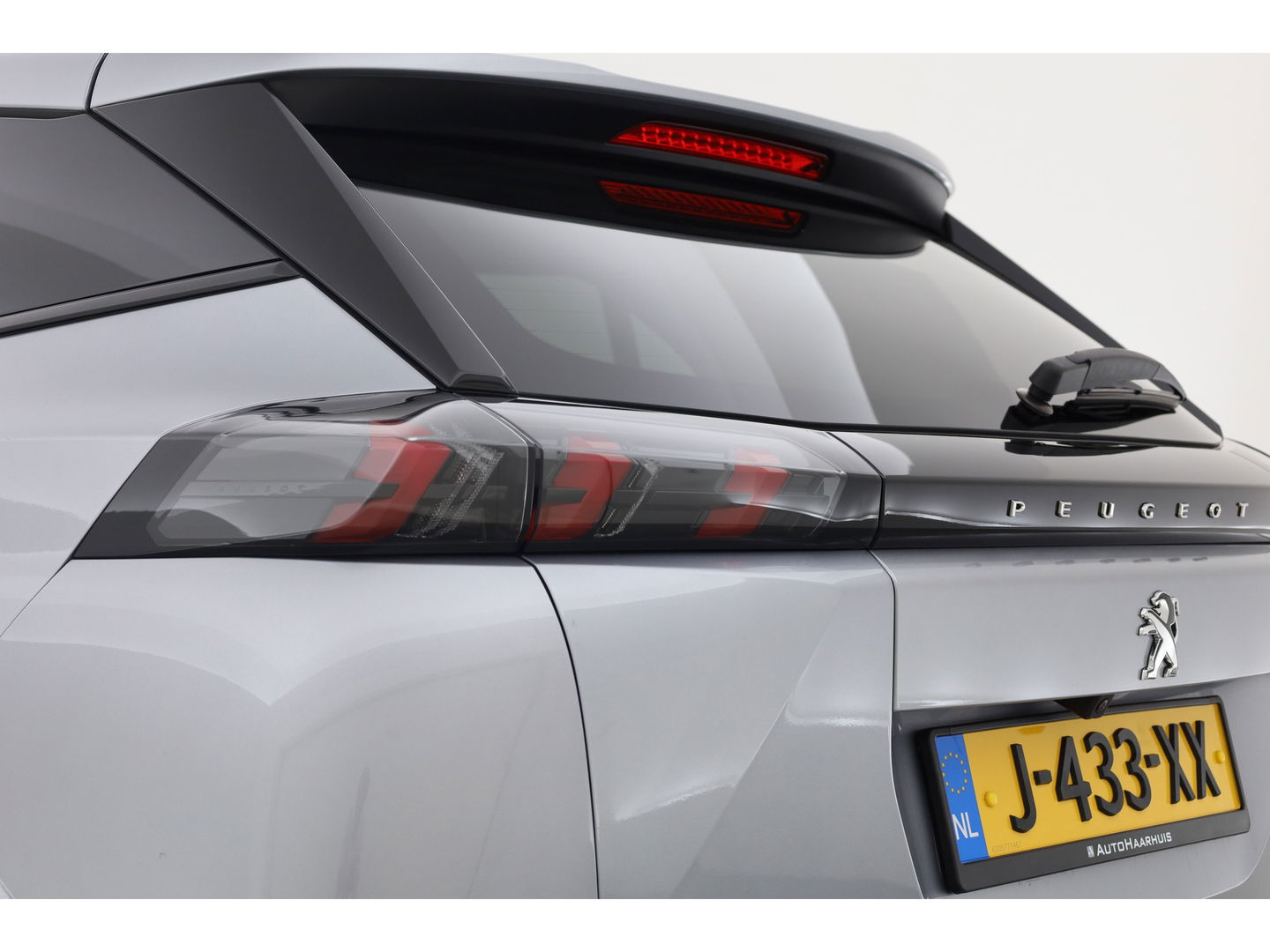 Peugeot e-2008 EV Allure 50 kWh | Navi | Adapt. Cruise | Stoelverw. | Camera | Keyless