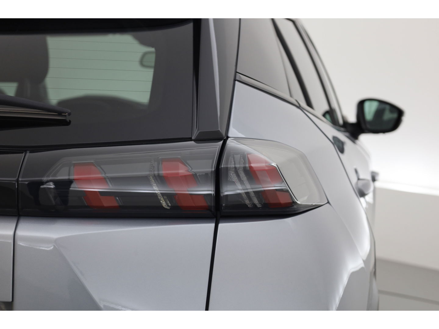 Peugeot e-2008 EV Allure 50 kWh | Navi | Adapt. Cruise | Stoelverw. | Camera | Keyless
