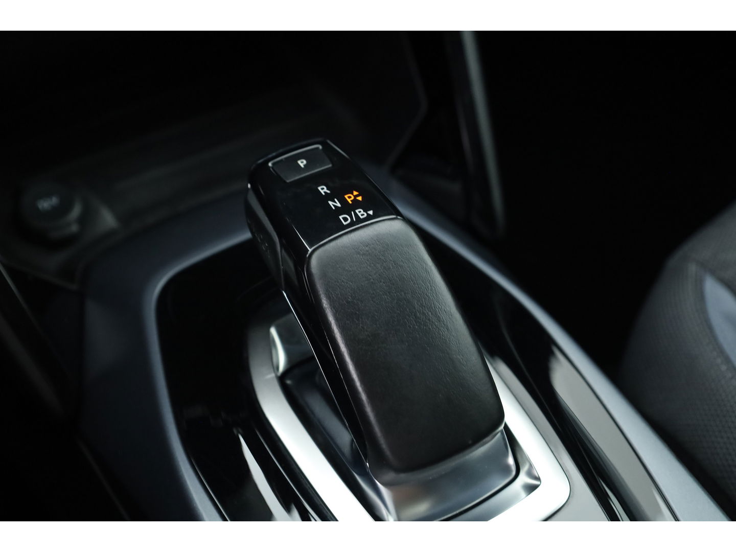Peugeot e-2008 EV Allure 50 kWh | Navi | Adapt. Cruise | Stoelverw. | Camera | Keyless