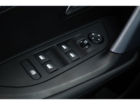 Peugeot e-2008 EV Allure 50 kWh | Navi | Adapt. Cruise | Stoelverw. | Camera | Keyless