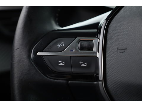 Peugeot e-2008 EV Allure 50 kWh | Navi | Adapt. Cruise | Stoelverw. | Camera | Keyless