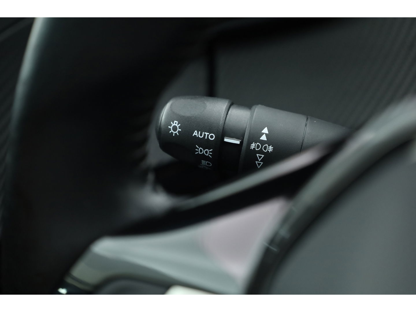Peugeot e-2008 EV Allure 50 kWh | Navi | Adapt. Cruise | Stoelverw. | Camera | Keyless