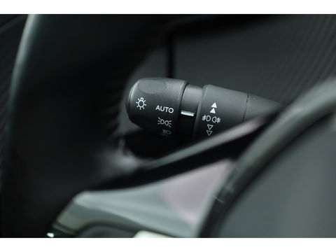 Peugeot e-2008 EV Allure 50 kWh | Navi | Adapt. Cruise | Stoelverw. | Camera | Keyless