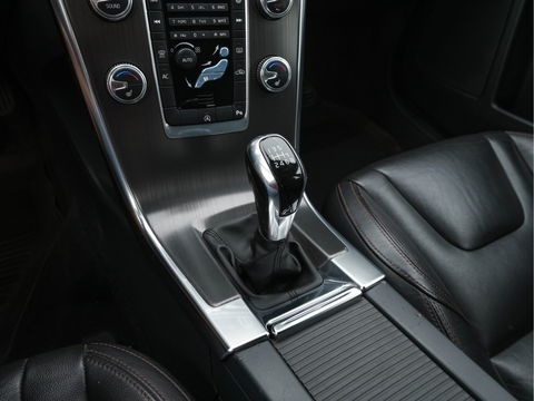 Volvo XC60 2.0 D4 FWD Ocean Race *NAVI-FULLMAP | FULL-LEATHER | MEMORY-PACK | TOWBAR | ECC | PDC | CRUISE | COMFORT-SEATS | 19"ALU*