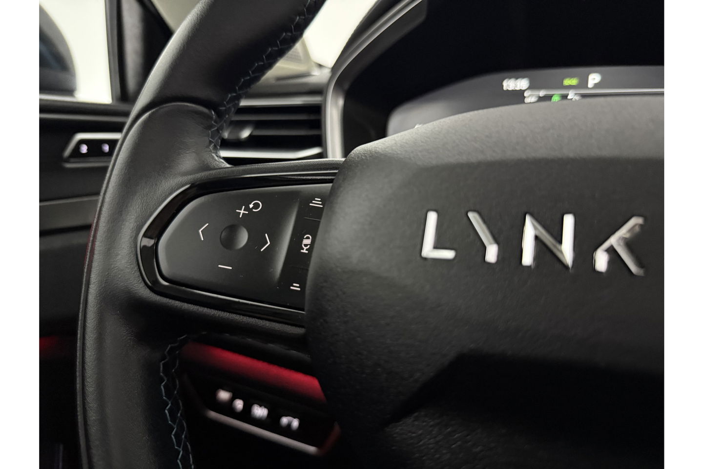 Lynk Co 01 1.5 262PK Pano LED Sfeer 360Camera Memory ACC Virtual Carplay Clima Navi PDC 20"LMV