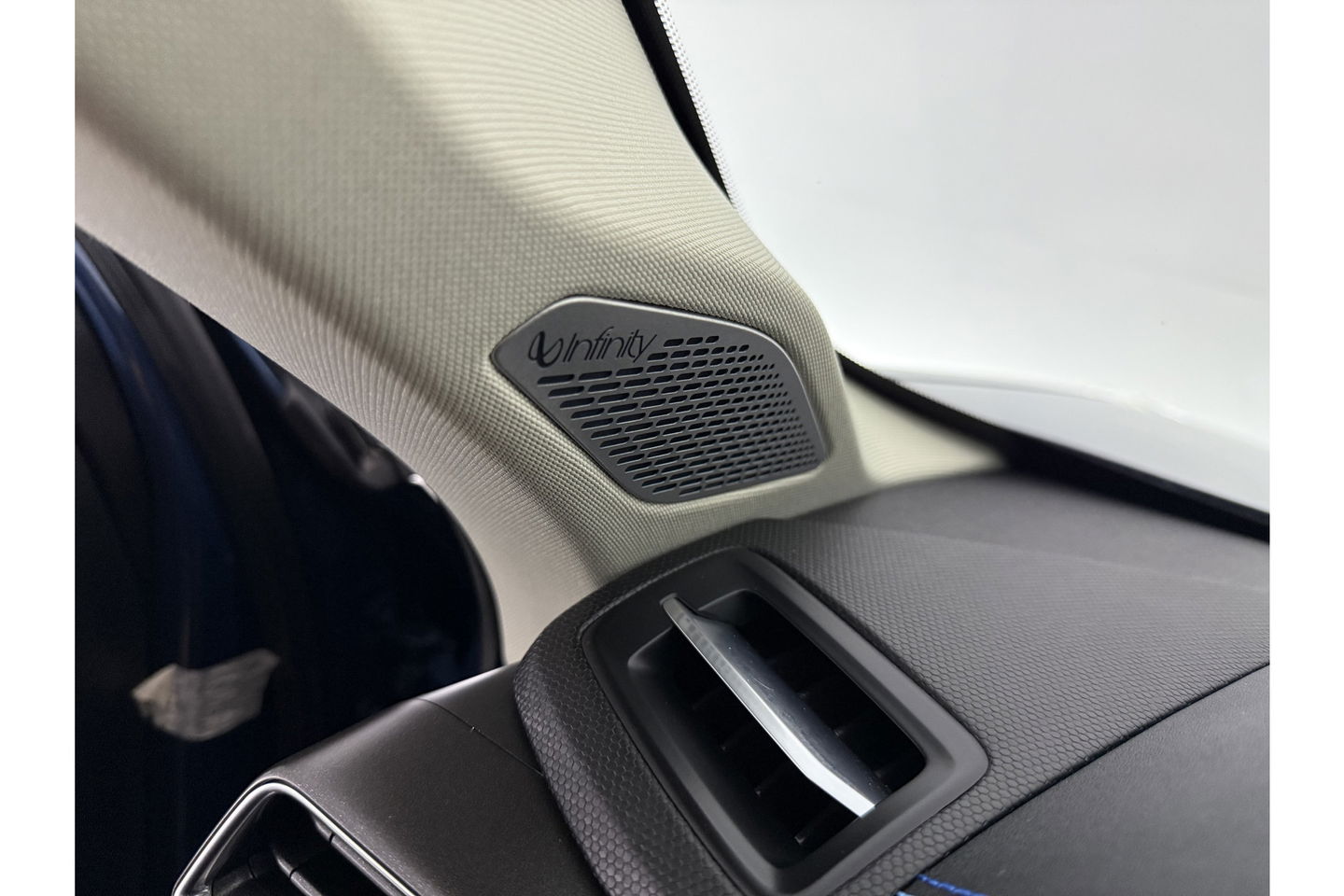 Lynk Co 01 1.5 262PK Pano LED Sfeer 360Camera Memory ACC Virtual Carplay Clima Navi PDC 20"LMV