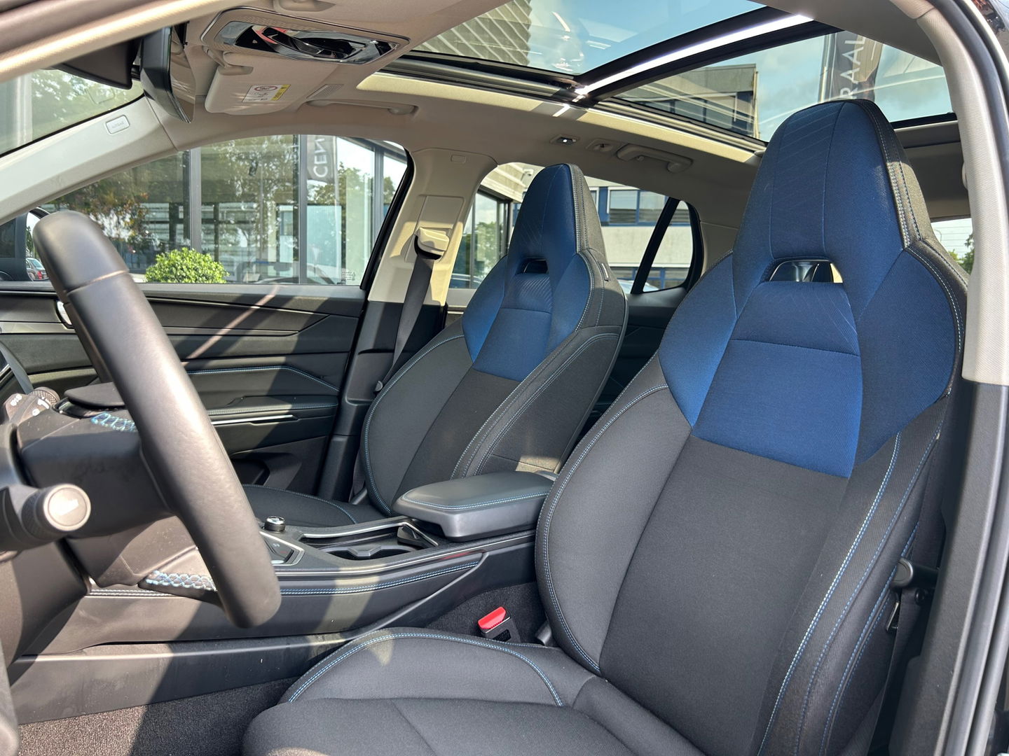 Lynk & Co 01 1.5 262PK|Pano|Infinity|BTW|360Camera|ACC|Carplay|Keyless|Stoelverwarming|NL-Auto
