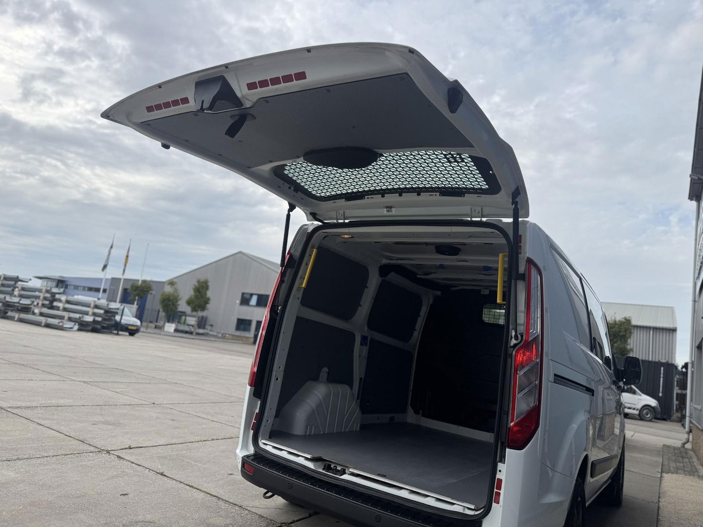 Ford Transit Custom 300 2.0 TDCI L1H1 Trend AIRCO / CRUISE CONTROLE / N.A.P / KLEP