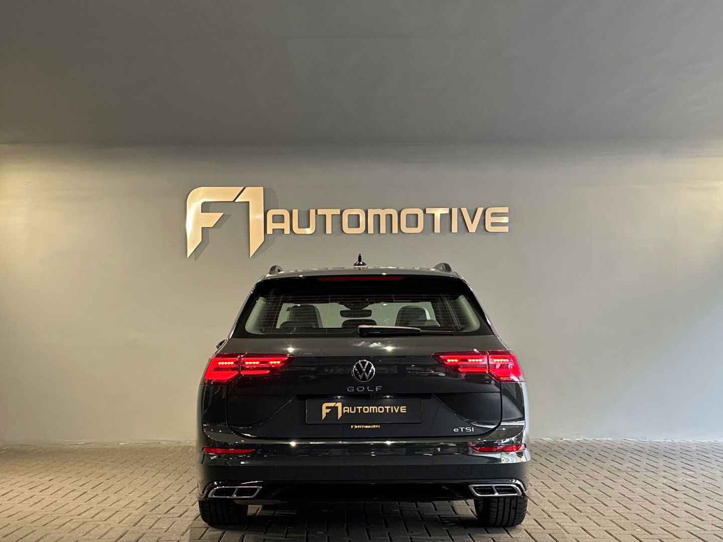 Volkswagen GOLF Variant 1.5 eTSI R-Line Pano|IQ|Trekhaak|Cam