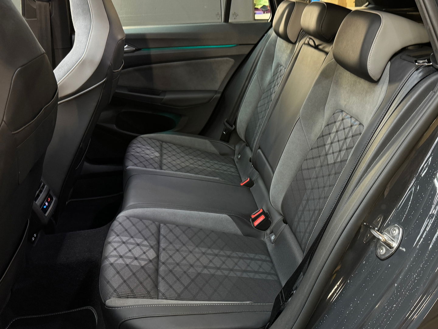 Volkswagen GOLF Variant 1.5 eTSI R-Line Pano|IQ|Trekhaak|Cam